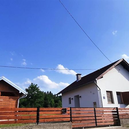 Holiday Home Little House On Papuk Slatinski Drenovac Экстерьер фото